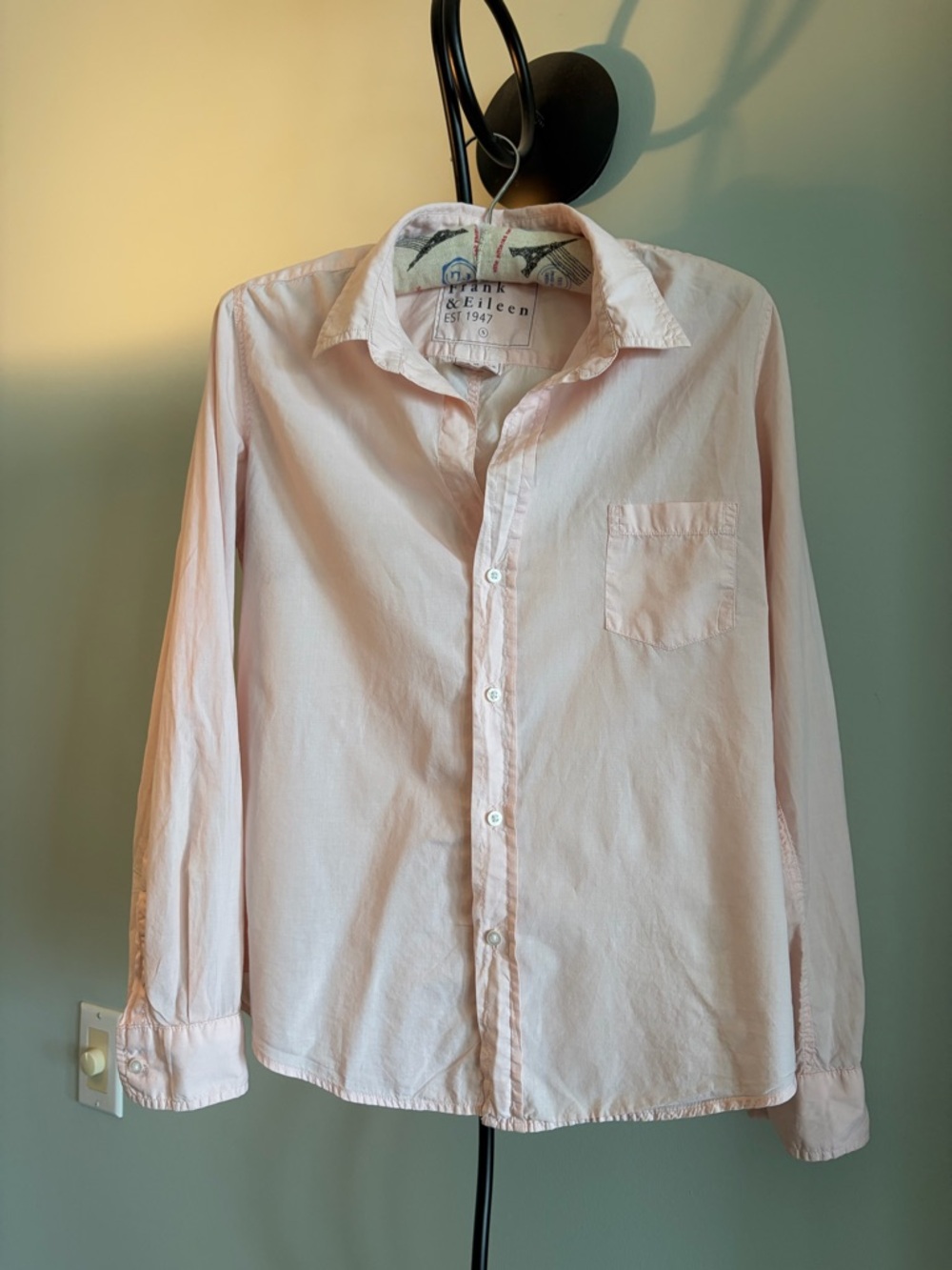 FRANK & EILEEN
BUTTON DOWN BARRY SHIRT